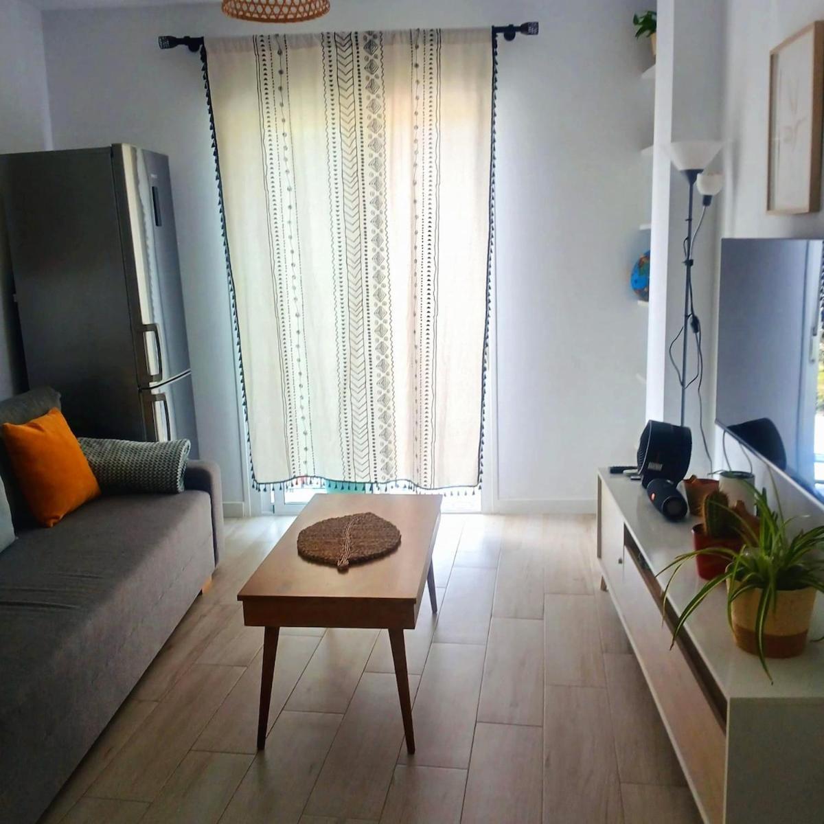 Bright Apartment In مالقة المظهر الخارجي الصورة